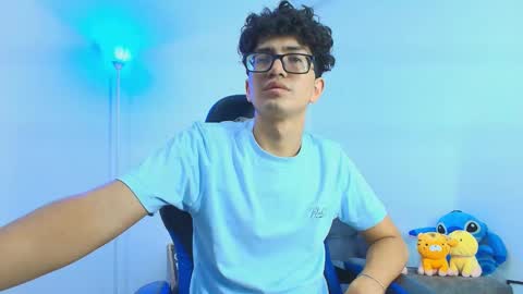 Snapshot of tylerwhiite_ chatting on October 23, 3:41 am online show from October 23, 3:41 am
