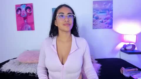 Snapshot of tyra_banksi chatting on October 16, 3:06 am tyra online show from October 16, 3:06 am