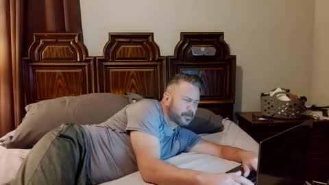 Blue Eyed Handsome Man online show from January 18, 11:03 pm