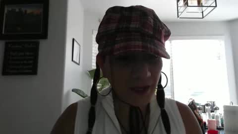 Snapshot of uandme_baby chatting on October 17, 10:47 pm Azelia B online show from October 17, 10:47 pm