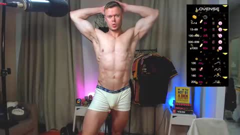 Snapshot of ukgymboy chatting on September 19, 11:47 am James Iron online show from September 19, 11:47 am
