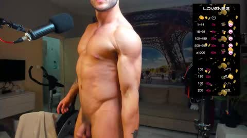 Snapshot of ukgymboy chatting on October 4, 9:12 pm James Iron online show from October 4, 9:12 pm