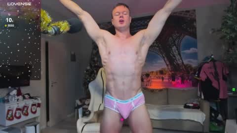 Snapshot of ukgymboy chatting on December 21, 2:25 pm James Iron online show from December 21, 2:25 pm