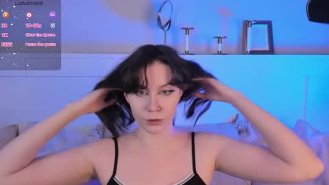 Una  online show from February 26, 12:05 pm