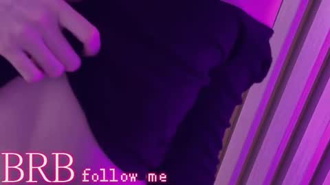 Una  online show from February 19, 4:44 pm