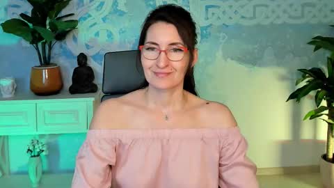 UnaTera online show from October 21, 9:36 am