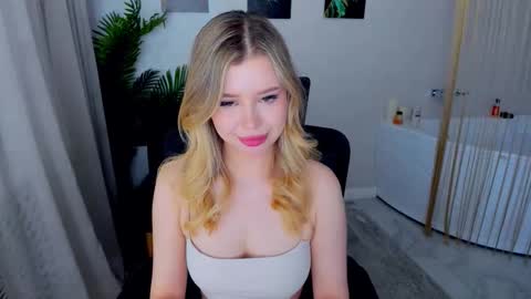 Alice online show from November 25, 7:45 pm