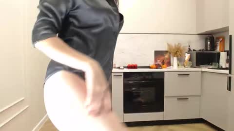 uninvited_raccoon online show from October 16, 12:10 am