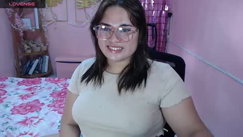 Snapshot of ur_baby_rebbecca chatting on February 11, 2:14 am SINGLE online show from February 11, 2:14 am