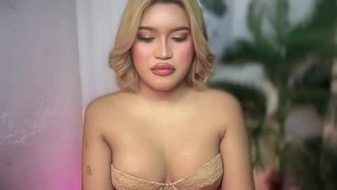 ur_bombshellpatty online show from April 25, 2:25 pm