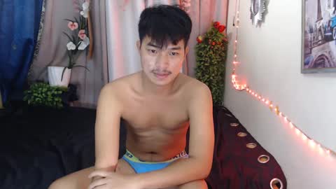 ur_hugechinito online show from February 16, 7:59 am