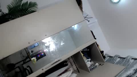 Snapshot of ur_julie chatting on September 29, 1:43 pm Cleo online show from September 29, 1:43 pm