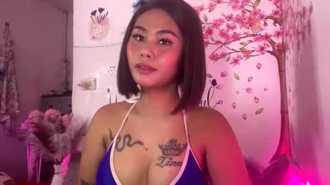 HelloIm  Girly online show from April 14, 1:31 am