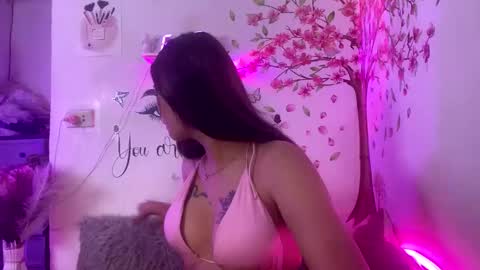 HelloIm  Girly online show from April 8, 10:46 pm