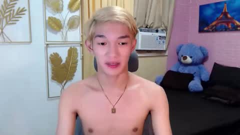 urasian_john20 online show from April 18, 1:18 am