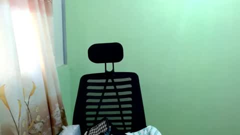 Snapshot of urasian_joy chatting on October 12, 4:27 am urasian_joy online show from October 12, 4:27 am