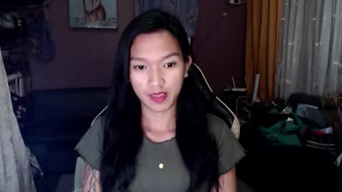 NEWRA  ALLISON online show from November 17, 8:33 pm