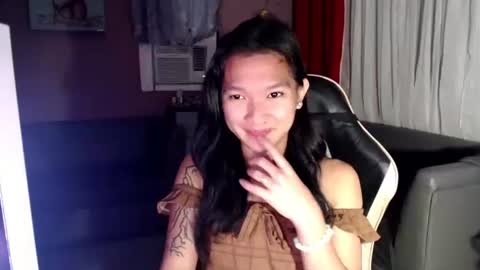 Snapshot of urasian_newra chatting on October 4, 9:01 pm NEWRA ALLISON online show from October 4, 9:01 pm