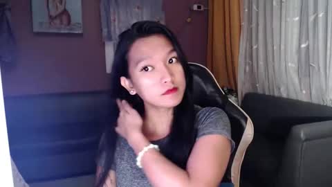 NEWRA  ALLISON online show from November 4, 1:18 am