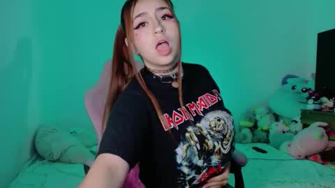 Danielle  online show from February 1, 9:39 am