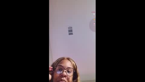 Snapshot of urfaveriri chatting on September 25, 10:55 am urfaveriri online show from September 25, 10:55 am