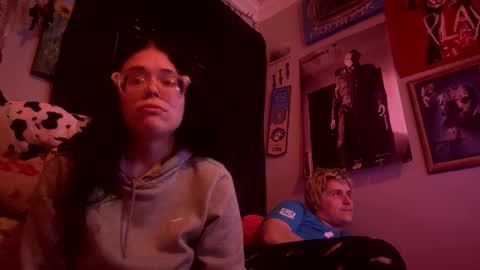 Snapshot of urfxvecouplee chatting on October 8, 9:32 pm urfxvecouplee online show from October 8, 9:32 pm