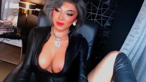 Snapshot of urgoddess_bella chatting on October 5, 9:07 am My bella 3 online show from October 5, 9:07 am