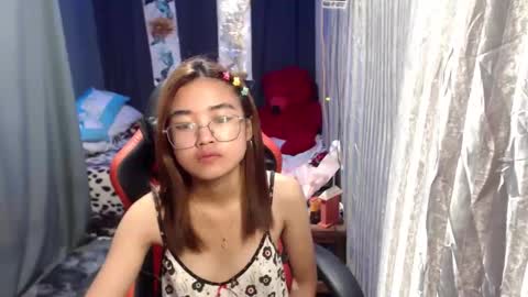 urlovelychinita online show from January 3, 1:38 am