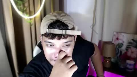 Snapshot of urmilky_shooterxx chatting on October 8, 4:02 pm Drei online show from October 8, 4:02 pm
