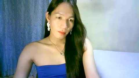 Snapshot of urpinaylovelyjuliaxxx chatting on February 19, 12:44 pm queen julia not into CHEAPGUY online show from February 19, 12:44 pm