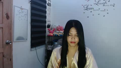 Snapshot of urpreciouspinayxxx chatting on January 14, 3:26 pm hi im kim online show from January 14, 3:26 pm