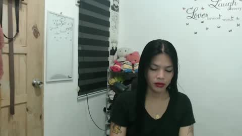 Snapshot of urpreciouspinayxxx chatting on February 6, 11:09 am hi im kim online show from February 6, 11:09 am