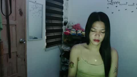 Snapshot of urpreciouspinayxxx chatting on February 4, 2:17 am hi im kim online show from February 4, 2:17 am