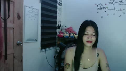 Snapshot of urpreciouspinayxxx chatting on February 6, 12:11 am hi im kim online show from February 6, 12:11 am