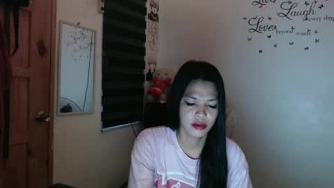 Snapshot of urpreciouspinayxxx chatting on March 2, 10:16 pm hi im kim online show from March 2, 10:16 pm