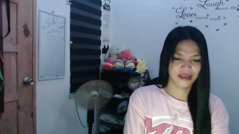 Snapshot of urpreciouspinayxxx chatting on January 27, 3:07 pm hi im kim online show from January 27, 3:07 pm