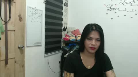 Snapshot of urpreciouspinayxxx chatting on February 7, 12:28 pm hi im kim online show from February 7, 12:28 pm