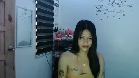 Snapshot of urpreciouspinayxxx chatting on January 14, 1:36 am hi im kim online show from January 14, 1:36 am