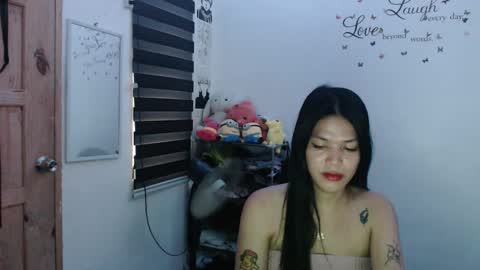 Snapshot of urpreciouspinayxxx chatting on February 1, 7:36 am hi im kim online show from February 1, 7:36 am