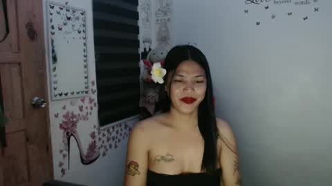 Snapshot of urpreciouspinayxxx chatting on September 15, 1:23 pm hi im kim online show from September 15, 1:23 pm