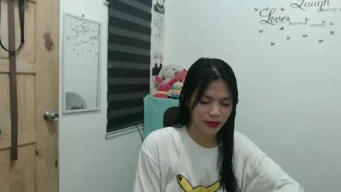 Snapshot of urpreciouspinayxxx chatting on February 9, 10:42 am hi im kim online show from February 9, 10:42 am