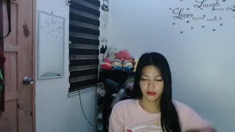 Snapshot of urpreciouspinayxxx chatting on January 28, 2:32 am hi im kim online show from January 28, 2:32 am