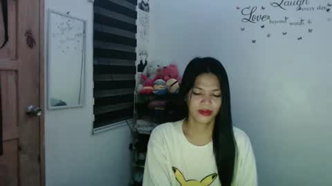 Snapshot of urpreciouspinayxxx chatting on February 9, 11:36 pm hi im kim online show from February 9, 11:36 pm