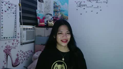 Snapshot of urpreciouspinayxxx chatting on October 20, 12:37 am hi im kim online show from October 20, 12:37 am