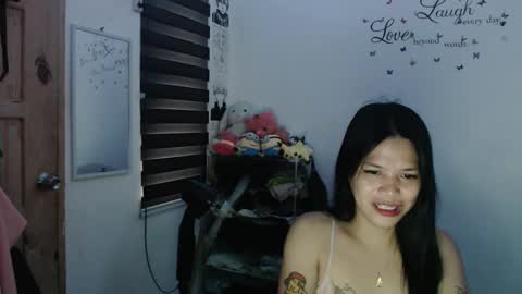 Snapshot of urpreciouspinayxxx chatting on January 27, 2:20 am hi im kim online show from January 27, 2:20 am