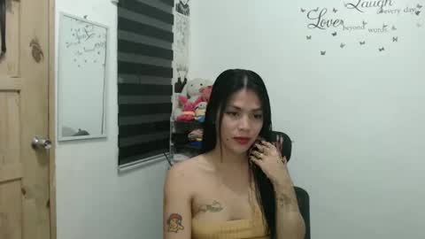 Snapshot of urpreciouspinayxxx chatting on February 10, 12:08 pm hi im kim online show from February 10, 12:08 pm