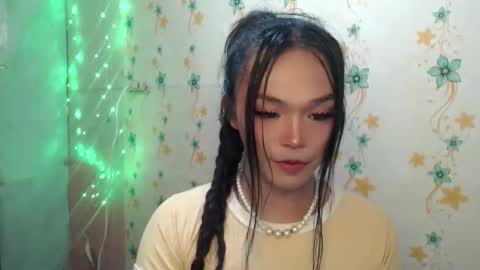 TYRA online show from March 5, 1:20 pm