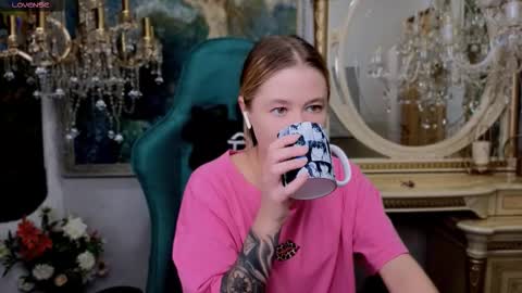 Leila online show from September 29, 8:30 pm