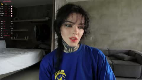 Snapshot of uwu_eva chatting on October 20, 7:57 am Eva online show from October 20, 7:57 am