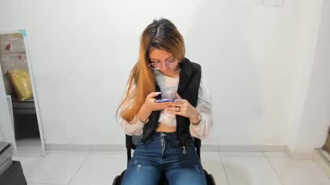 vaaiolett_12 online show from March 10, 12:28 pm